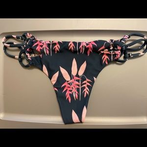 acacia molokini bottoms in heliconia